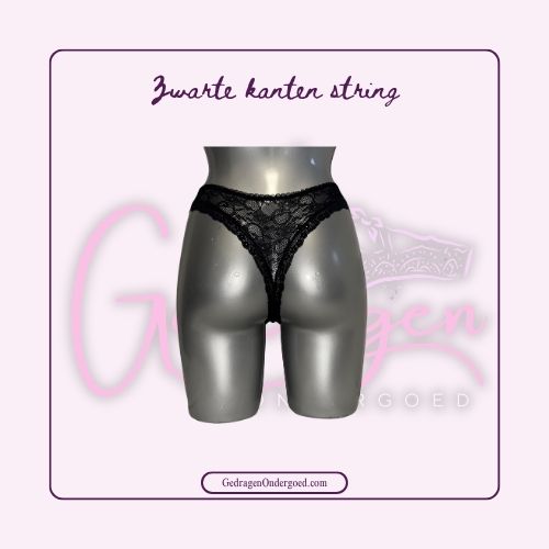 Achterkant Zwart Kanten String gedragen door gedragen ondergoed gepresenteerd op een paspop