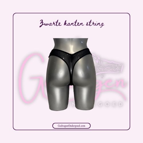 Achterkant Zwart Kanten String gedragen door gedragen ondergoed gepresenteerd op een paspop