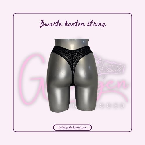 Achterkant Zwarte Open Gewerkte Kanten String gedragen door gedragen ondergoed gepresenteerd op een paspop