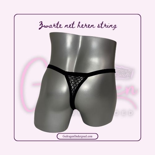 Achterkant Zwarte mannen string gemaakt van netstof gedragen door een paspop