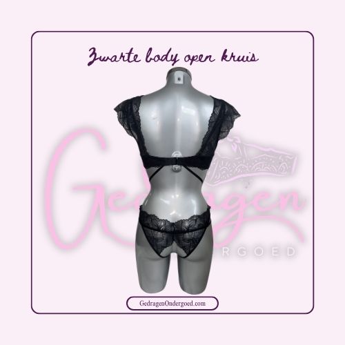 Hele mooie zwarte kanten body van achter gezien met open kontje