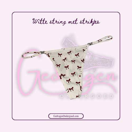 Voorkant van een witte tanga met rode strikjes liggende gepresenteerd