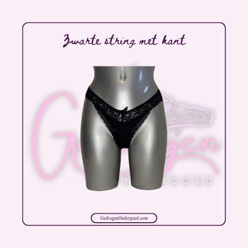 Zwarte Kanten String gedragen door gedragen ondergoed gepresnteerd op een paspop