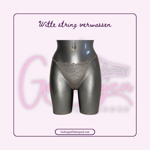 Veel gebruikte verwassen witte kanten string gedragen door gedragen ondergoed gepresenteerd op een paspop