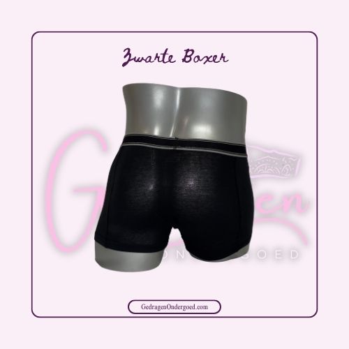 Achterkant Zwarte Heren Boxer Met Grijs Streepje in het elastieken band gedragen door gedragen ondergoed gepresenteerd op een paspop