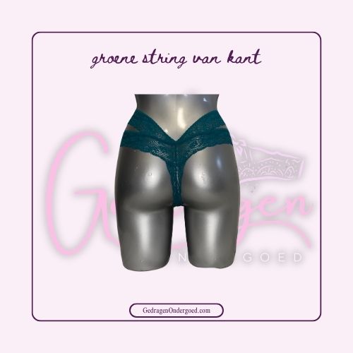 Achterkant Groene string met sexy accentuerende bandjes van gedragen ondergoed gepresenteerd op een paspop