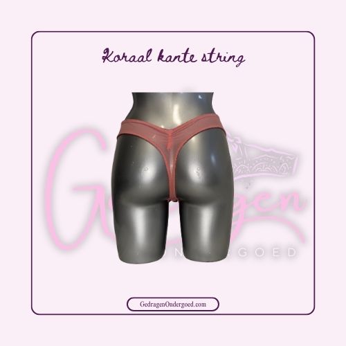 Achterkant Fleurige koraal kleurige string met vlechtwerk aan de zijkant van gedragen ondergoed gepresenteerd op een paspop