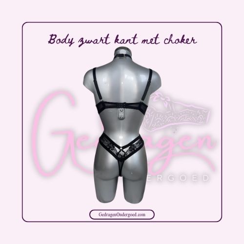 Achterkant zwart kanten Body gepresenteerd op paspop doorschijnende onderkant met verschillende bandjes in de middel