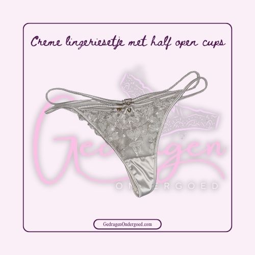 Creme kleurige doorschijnende string plat op de grond liggend