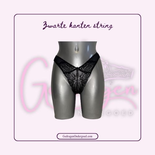 Kanten Zwarte String gedragen door gedragen ondergoed gepresenteerd op een paspop