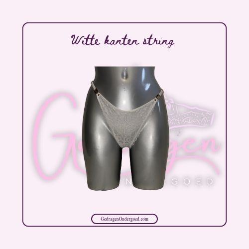 Wit kanten string met gouden details op heup gedragen door gedragen ondergoed  gepresenteerd op een paspop