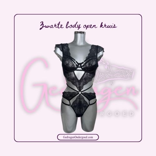 Hele mooie sexy body gepresenteerd op een paspop in zwart kant