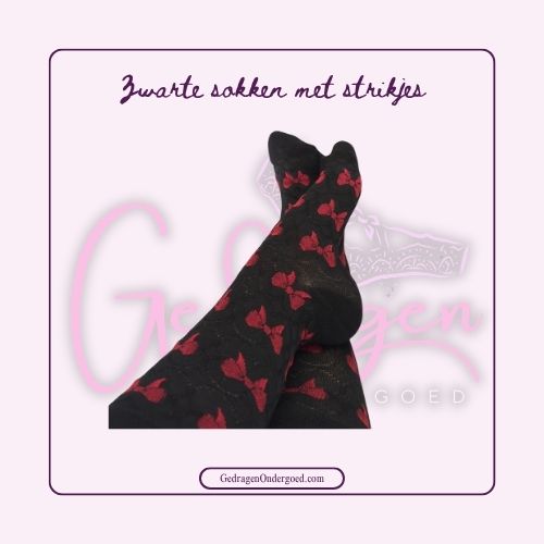 Sokken om voeten gepresenteerd zwart met rode strikjes